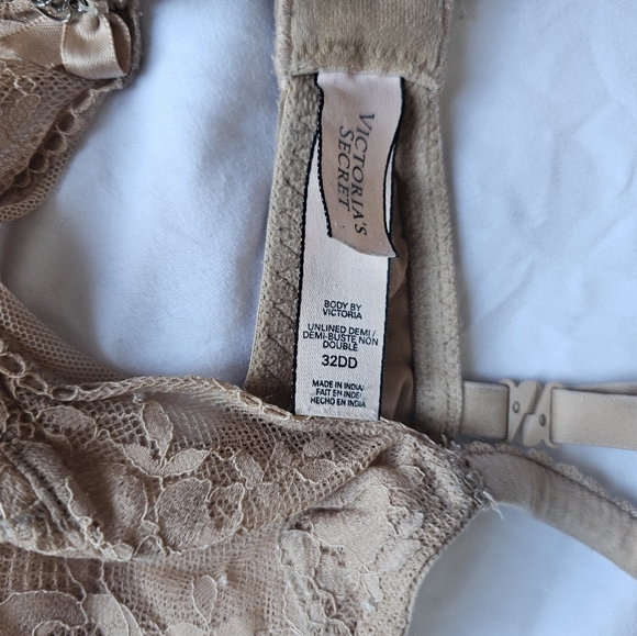VS Lace Bra - Picture 2 of 2